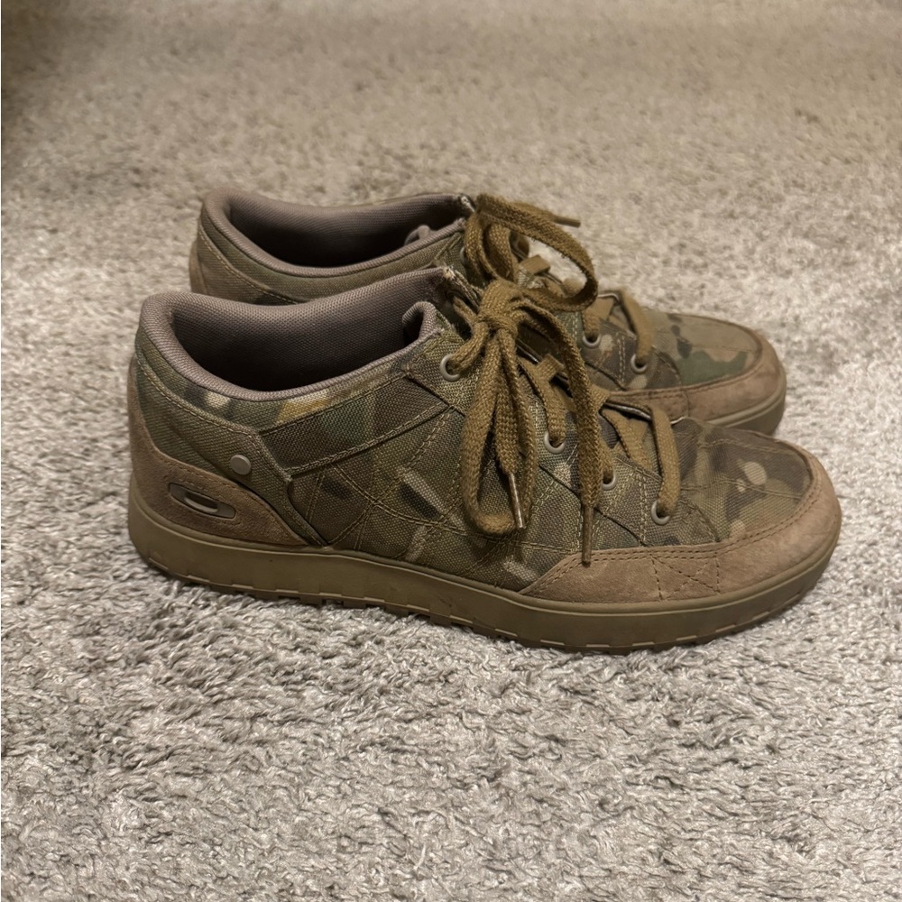 Oakley size 10 men’s shoes
